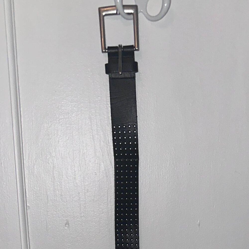 Black Men's Leather Belt - Hole Design - Size Medium / 32 Waist